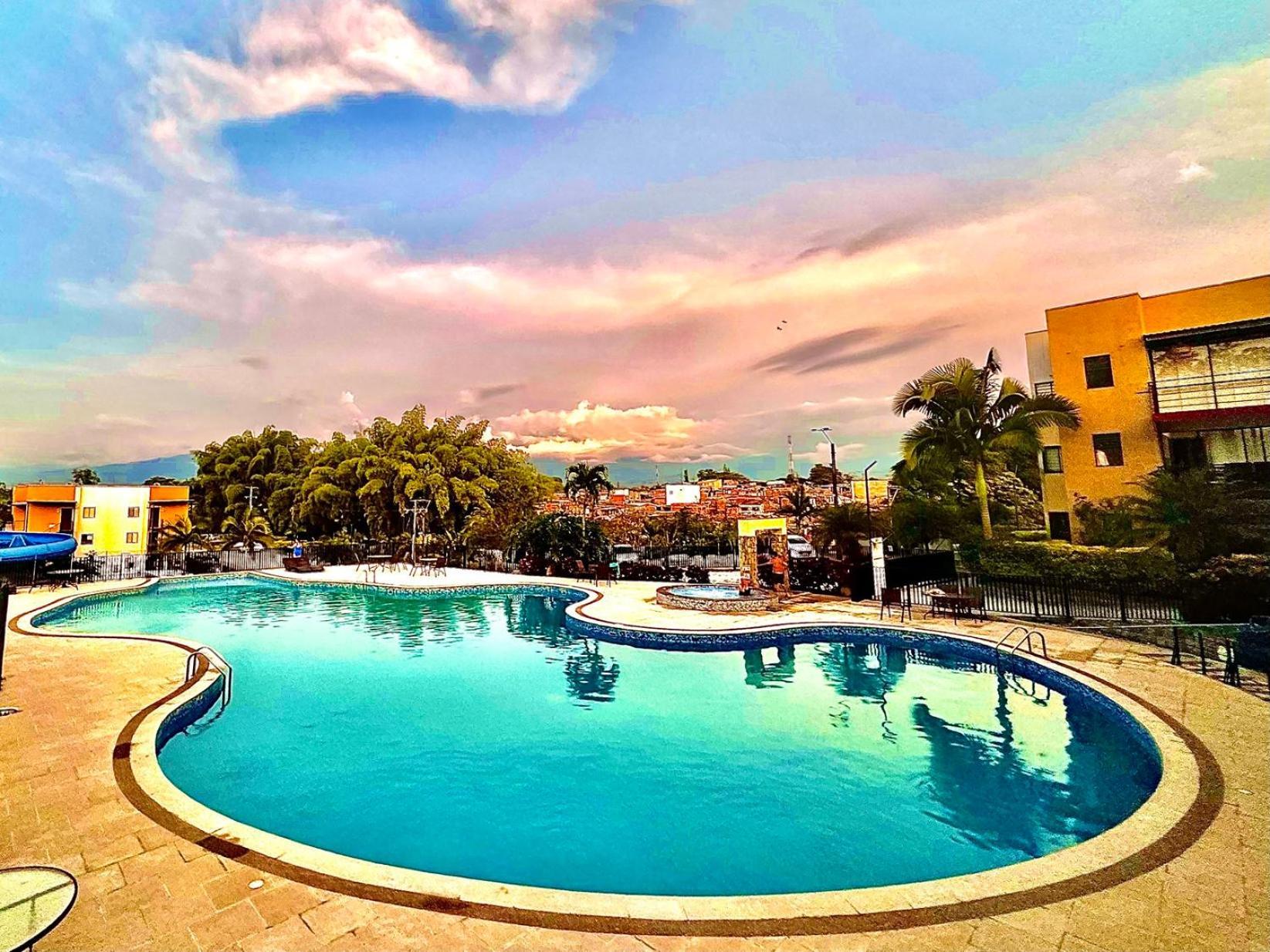 Apartamento Privado Vacacional A 5M Del Aeropuerto, 20 Minutos Del Parque Del Cafe Y Centro De Armenia Con 4 Piscinas, 3 Jacuzzi, Sauna By Molca Xperiences 2H Exterior foto